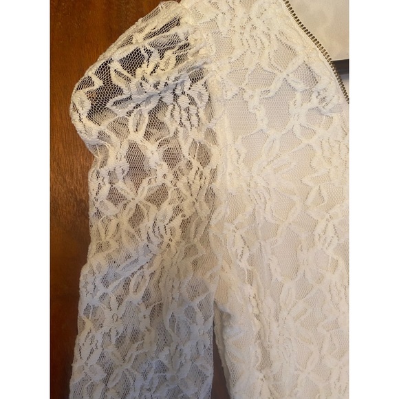 GUESS Silk Lined White Lace Romper. Size: Small - Picture 5 of 6